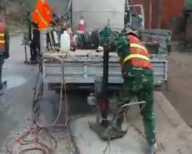 公路压(yā)浆钻孔视频