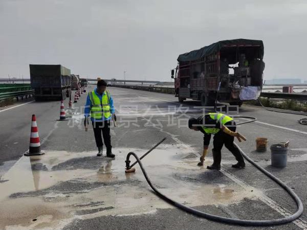 公路压(yā)浆施工