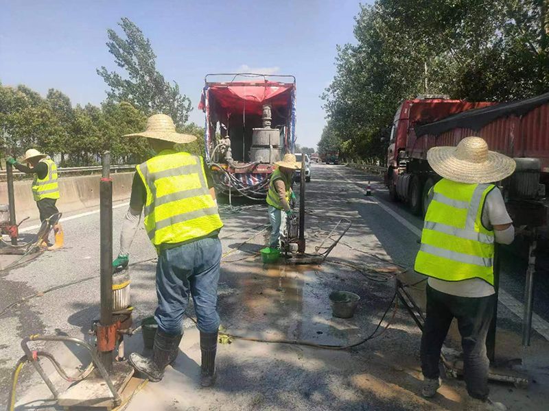 公路压(yā)浆施工中(zhōng)罕见的资料和手艺!